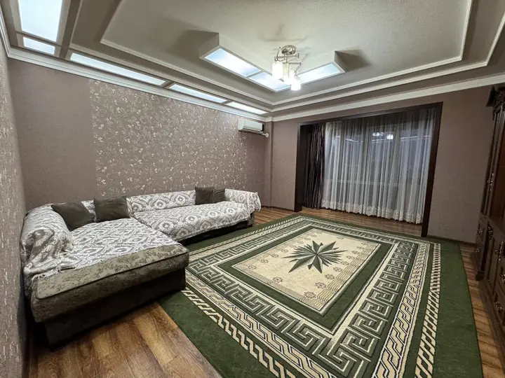 3 xonali, Yakkasaroy